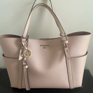 Michael Kors tote bag with matching wallet, light pink